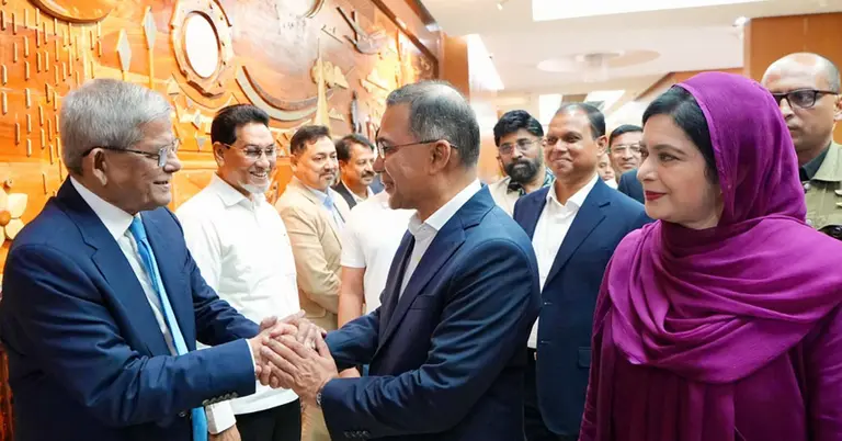 প্রধানমন্ত্রীকে বিদায় জানিয়েছেন মির্জা ফখরুলসহ নেতাকর্মীরা